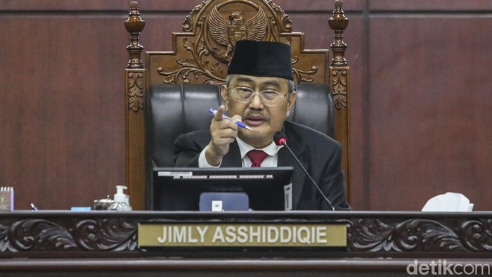 MKMK membacakan putusan nomor 2/MKMK/L/11/2023. Putusan itu terkait dugaan pelanggaran etik hakim Mahkamah Konstitusi (MK) dengan terlapor Ketua MK Anwar Usman.