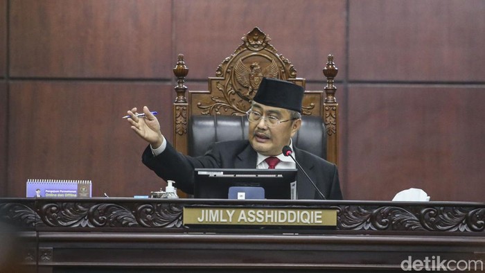 MKMK membacakan putusan nomor 2/MKMK/L/11/2023. Putusan itu terkait dugaan pelanggaran etik hakim Mahkamah Konstitusi (MK) dengan terlapor Ketua MK Anwar Usman.