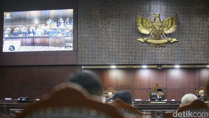 Anwar Usman Diberhentikan dari Ketua MK MKMK membacakan putusan nomor 2/MKMK/L/11/2023. Putusan itu terkait dugaan pelanggaran etik hakim Mahkamah Konstitusi (MK) dengan terlapor Ketua MK Anwar Usman.