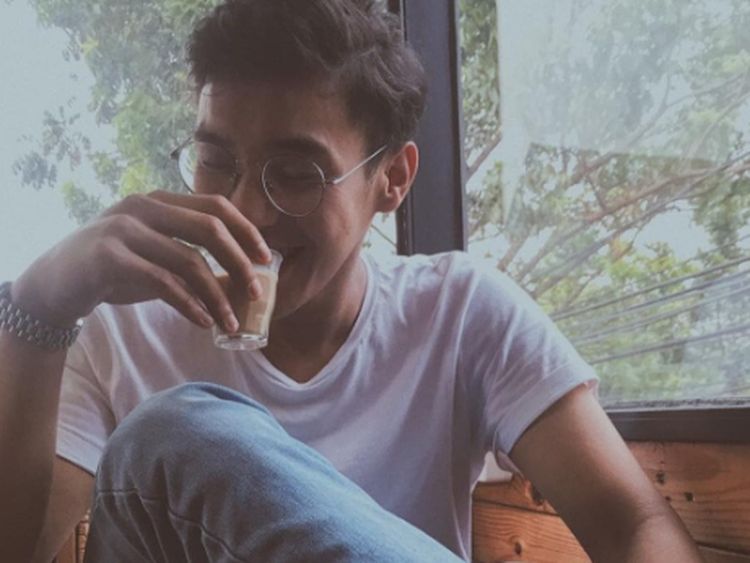 Ardhito Pramono Ternyata Tak Bisa Lepas dari Minuman Dingin