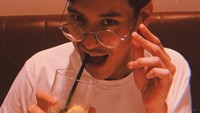 Lemon tea yang segar juga tak pernah lupa dipesan setelah makan. Minuman dingin itu menjadi pilihannya untuk membasuh mulut. Foto: Instagram/ardhitopramono