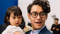 Tetapi kabar menggemparkan diumumkan oleh pelantun Bitterlove itu mengaku telah berpisah dengan istrinya. Bahkan ia akan berhenti mengunggah foto anaknya di media sosial. Foto: Instagram/ardhitopramono
