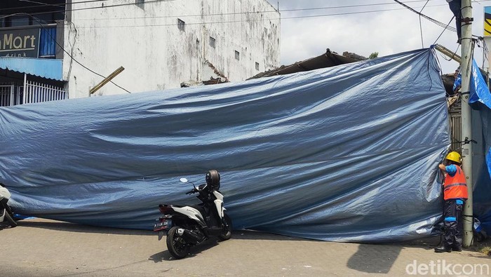 atap indomaret di malang ambruk atap indomaret di malang ambruk