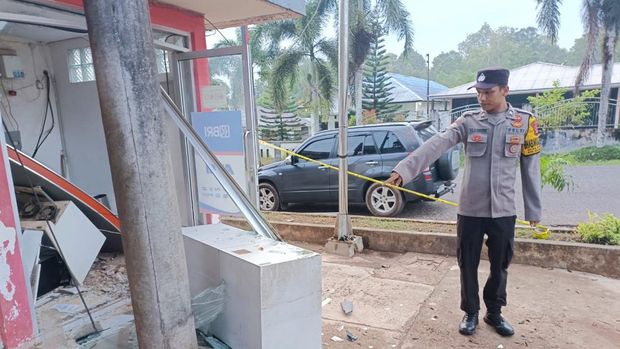 ATM di Belitung Timur berusaha dibobol hingga rusak parah.