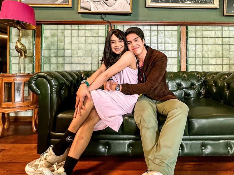 7 Foto Bastian Steel Dandan Jadi Cewek Cantik, Pose Mesra Bak Pacar El Rumi