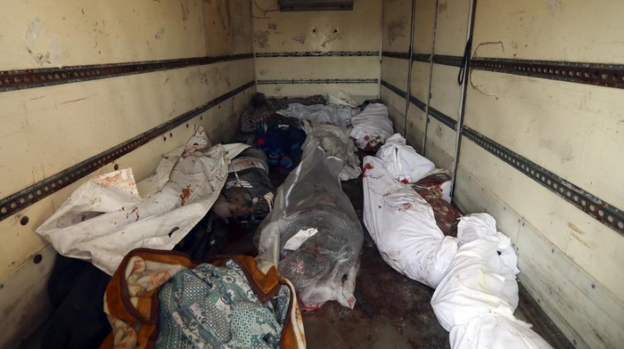 Bodies of dead Palestinians who were killed in Israeli airstrikes, are seen in a truck in the al-Shifa hospital in Gaza City, Sunday, Nov. 5, 2023. (AP Photo/Abed Khaled)