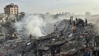 Ashraf al-Qidreh juga menyampaikan, sejak Israel menyerang Gaza pada 7 Oktober, terhitung ada 192 staf medis yang tewas, 32 ambulans hancur, dan 16 rumah sakit tidak dapat beroperasi. (AP Photo/Doaa AlBaz)  