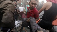 Pasukan darat dengan tank telah membanjiri bagian utara Jalur Gaza dan memperketat pengepungan Kota Gaza, yang secara efektif membagi wilayah tersebut menjadi dua. (AP Photo/Mohammed Dahman)  
