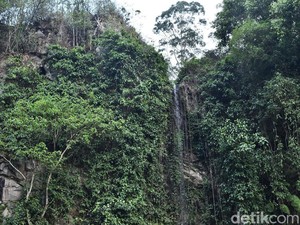 14 Rekomendasi Wisata Air Terjun Eksotis di Sekitar Bandung