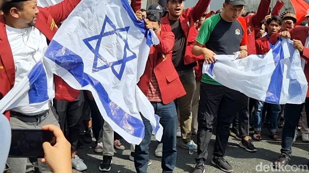 demo palestina di konjen as surabaya