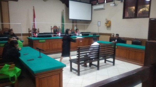 Terdakwa Putu Agus Ariana alias PAA (34) mantan dosen Stikes Buleleng yang mencabuli mahasiswi  menjalani sidang tuntutan yang digelar di Pengadilan Negeri (PN) Singaraja, Selasa (7/11/2023).