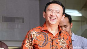 Ekspresi Ahok Usai Diperiksa 6,5 Jam Oleh KPK