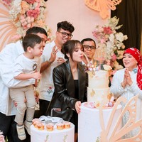 Mantan kekasih Thariq Halilintar, Fuji, baru saja merayakan ulang tahunnya yang ke-21. Melalui akun Instagram pribadinya Fuji membagikan kemeriahan di acara ulang tahunnya itu. Foto: Instagram/@fuji_an