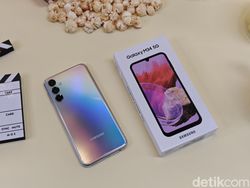 Menggenggam Samsung Galaxy M34, HP Baterai Besar Rp 4 Jutaan