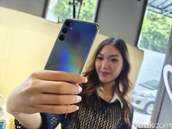 Menggenggam Samsung Galaxy M34, HP Baterai Besar Rp 4 Jutaan