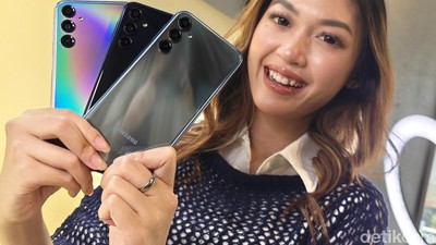 Menggenggam Samsung Galaxy M34, HP Baterai Besar Rp 4 Jutaan