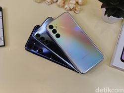 Menggenggam Samsung Galaxy M34, HP Baterai Besar Rp 4 Jutaan