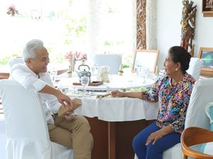Ganjar Temui Susi Pudjiastuti di Pangandaran, Bahas soal TPN?