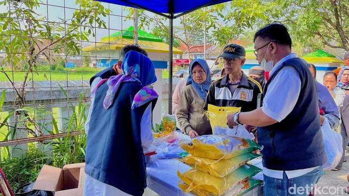 Gerakan Pangan Murah di Kecamatan Gedebage, Kota Bandung.