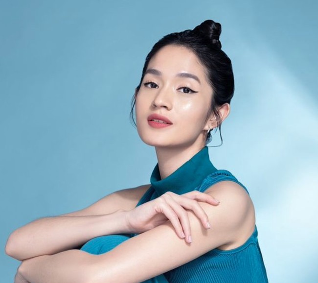 Dalam unggahan Instagram Ardhito, penyanyi sekaligus aktor itu mengatakan bahwa dirinya sudah tak lagi bersama sang istri, Jeanneta. Saya mengerti beberapa orang khawatir tentang saya, kondisi saya dan semua hal yang saya lalui. Tapi mulai sekarang, aku hanya akan menghapus dan memulai perjalanan baru dengan niat baikku untuk membantuku terlebih dahulu dari kesepian yang paling kesepian ini, tulis Ardhito dalam bahasa Inggris. Foto: Instagram/@jeannetasfdl