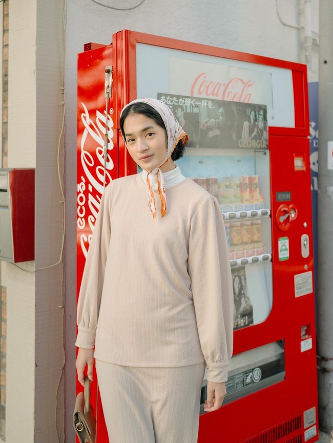 Jeanneta Sanfadelia sendiri diketahui merupakan seorang model sekaligus illustrator. Berbeda dengan Ardhito, di akun Instagram pribadinya Jeanne hingga kini tampak belum mengunggah apapun yang berhubungan dengan rumah tangganya bersama Ardhito. Foto: Instagram/@jeannetasfdl