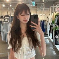 Tak hanya itu, Ju Hee Jung akrab dengan personel grup BLACKPINK, Jennie dan YouTuber xooos. Ketiga wanita sama-sama digosipkan berpacaran dengan aktor tampan yang tergabung dalam geng Wooga Squad. Foto: dok. Instagram @jujujuheejung