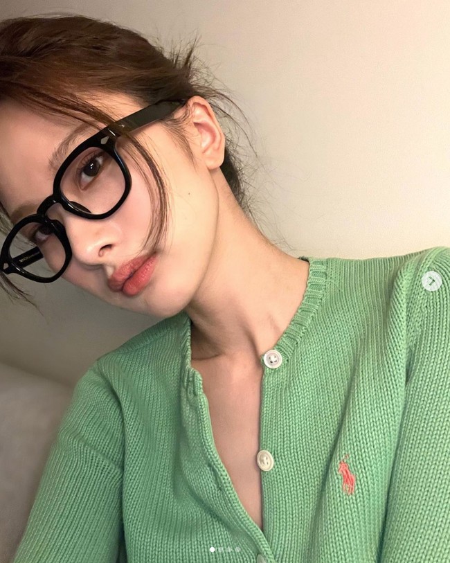 Choi Woo Shik sukses menggelar fanmeeting di Jepang pada Rabu (1/11/2023). Seorang penggemar kemudian melihatnya di pusat perbelanjaan Omotesando, berdua dengan wanita, yang diduga pacarnya. Sosoknya terungkap sebagai model bernama Ju Hee Jung.Foto: dok. Instagram @jujujuheejung