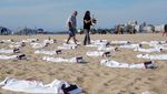 Kain Kafan Berjejer di Pantai Brasil, Hormati Anak-anak Korban Perang
