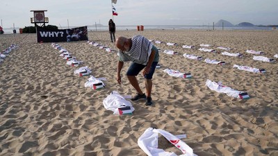 Kain Kafan Berjejer di Pantai Brasil, Hormati Anak-anak Korban Perang