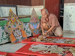 Kisah Sutar Perajin Senior Wayang Kepuhsari Wonogiri Berkarya Sejak SD