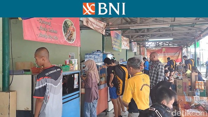 Ramainya kantin GOR UNJ Rawamangun saat BNI Sirnas A DKI Jakarta 2023