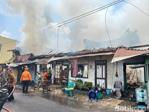 Kebakaran 7 Rumah di Sudiroprajan Solo Diduga Akibat Korsleting