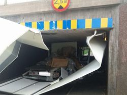 Deretan Kecelakaan Saat Bekerja Bikin Elus Dada dan Takut