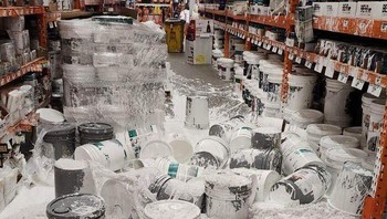 Bencana di toko cat. Foto: Boredpanda