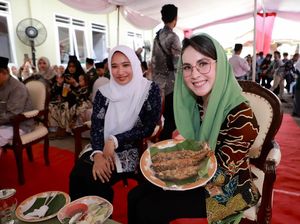 Arumi Bachsin Ajak Santri Makan Ikan karena Bagus untuk Hafalan Al-Quran