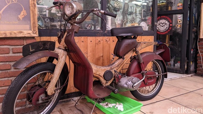 Kisah Mang Ucing, Masih Tetap Bertahan Walau Terdampak Covid-19