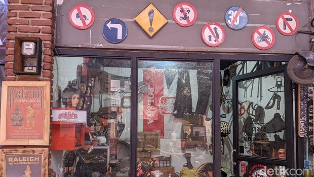 Kisah Mang Ucing, Masih Tetap Bertahan Walau Terdampak Covid-19