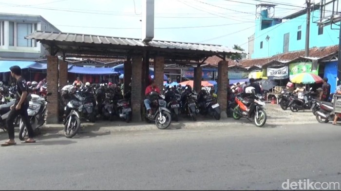 Lapak warung pecel lele tempat Danu dan Yosep berbincang sebelum habisi Tuti dan Amel