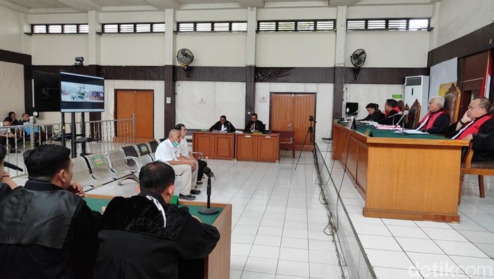 Mantan petinggi PT BMU jalani sidang tuntutan.