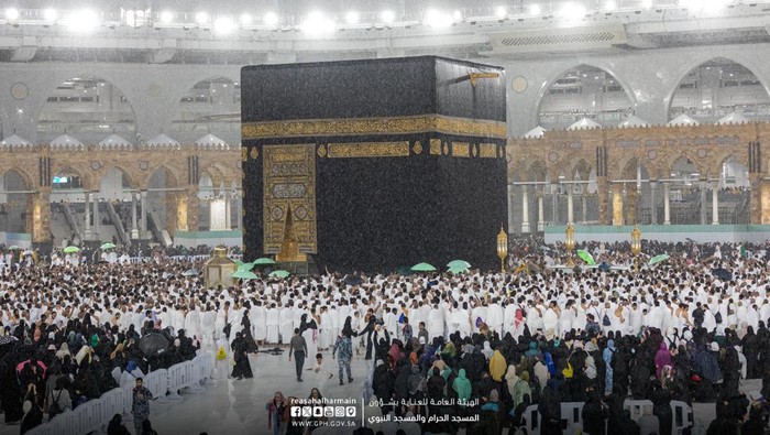 Masjidil Haram saat Hujan