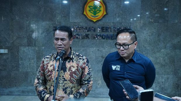 Menteri Pertanian Amran Sulaiman berdiskusi dengan Kementerian BUMN soal produksi gula dan kebutuhan pupuk di Indonesia. (Dok. Kementan)