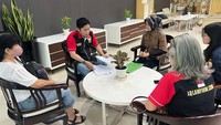 Para pengacara LQ Law Firm pun mendatangi kantor Wali Kota Tangsel untuk meminta kejelasan terkait kasus tersebut.  