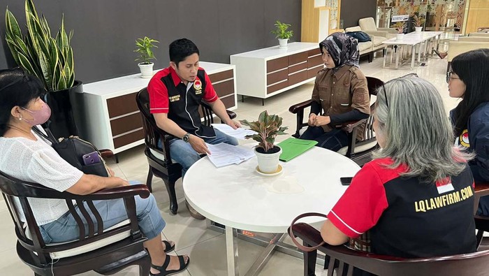 Kuasa hukum PT Hana Kreasi Persada (HKP) mendatangi kantor Wali Kota Tangsel. Pertemuan ini terkait perubahan status sebidang lahan di Rempoa.