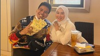 Memiliki hubungan yang dekat dengan kakak Fuji, yaitu Frans Faisal. Marissya sering makan dan nonton bareng Frans. Foto: Instagram @marissyaichareal