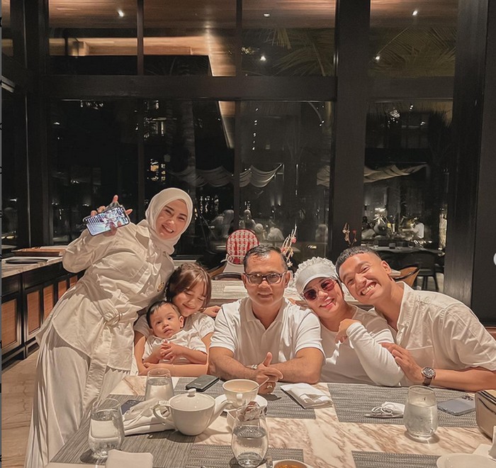 Momen Marissya Icha Kulineran Bareng Fuji hingga Ngeteh di Turki