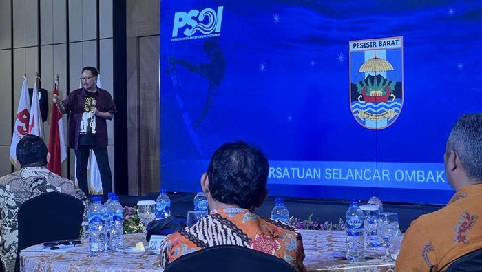 PB PSOI Gandeng Pemerintah Daerah untuk Helat Ajang Selancar PB PSOI ingin menggandeng pemerintah daerah untuk menghelat ajang selancar. Indonesia memiliki banyak spot unik yang tersebar dari Sumatera hingga Papua.