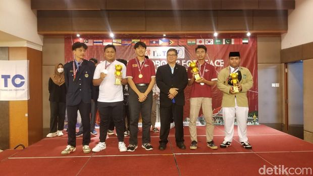 Pelajar Blitar yang meraih juara di Singapura