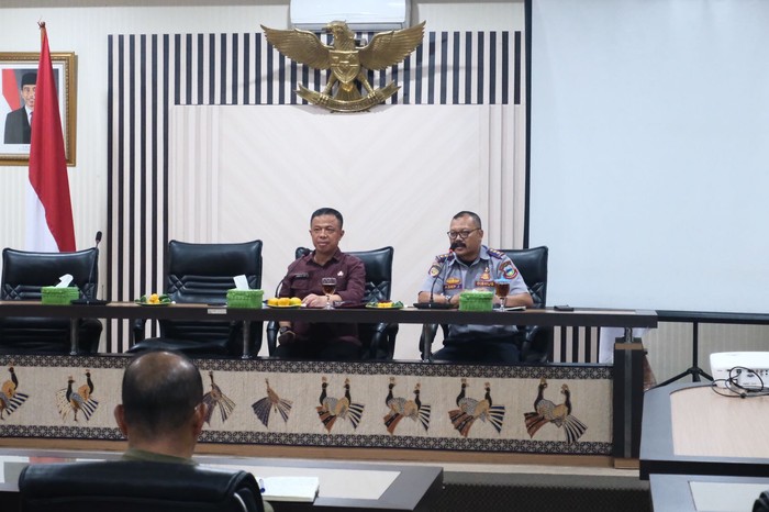 Pemerintah Kabupaten (Pemkab) Garut menggelar Rapat Dengar Pendapat dalam rangka membahas penamaan jalan baru di wilayah Kabupaten Garut.