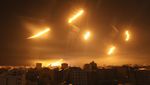 Penampakan Mencekam Langit Gaza Diterangi Suar Pasukan Israel