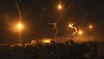 Penampakan Mencekam Langit Gaza Diterangi Suar Pasukan Israel